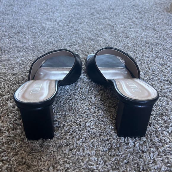 Open toed, faux leather sandal heel - Picture 4 of 5